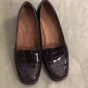 Black Crocodile Pattern Loafers